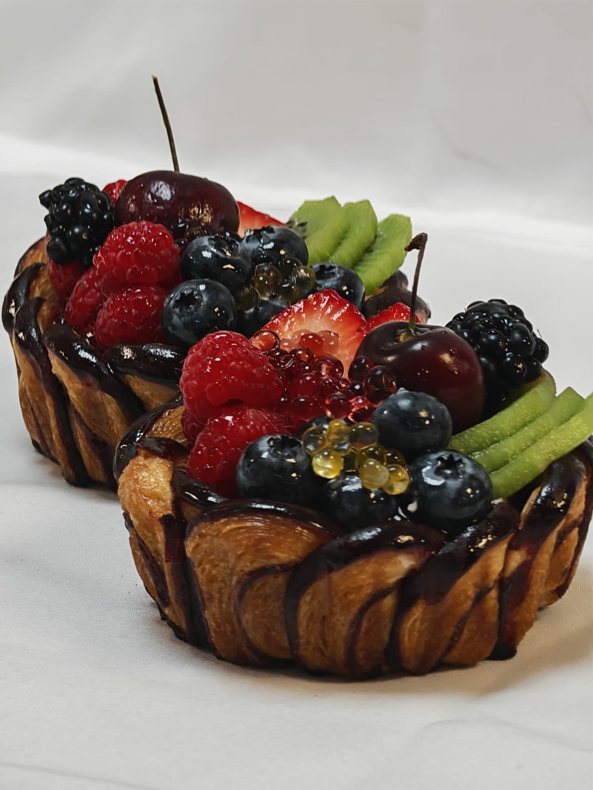 Fruit-topped laminated bakery products